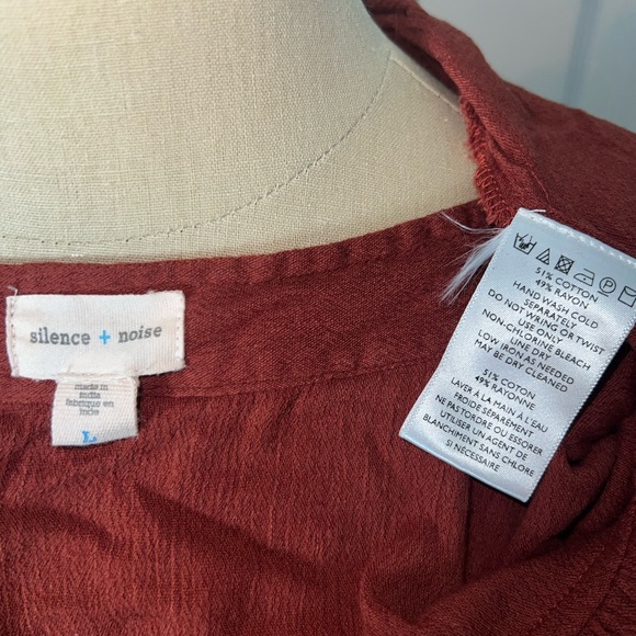 Silence + noise button up flowy shirt 🧡 - Picture 14 of 14